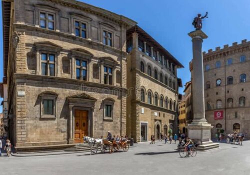 Piazza di Santa Trinita